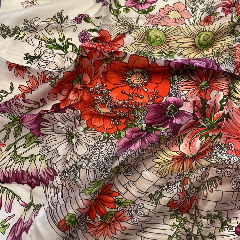 🌼 NWOT - 100% Pure Silk Scarf 🌼 - Picture 5 of 6